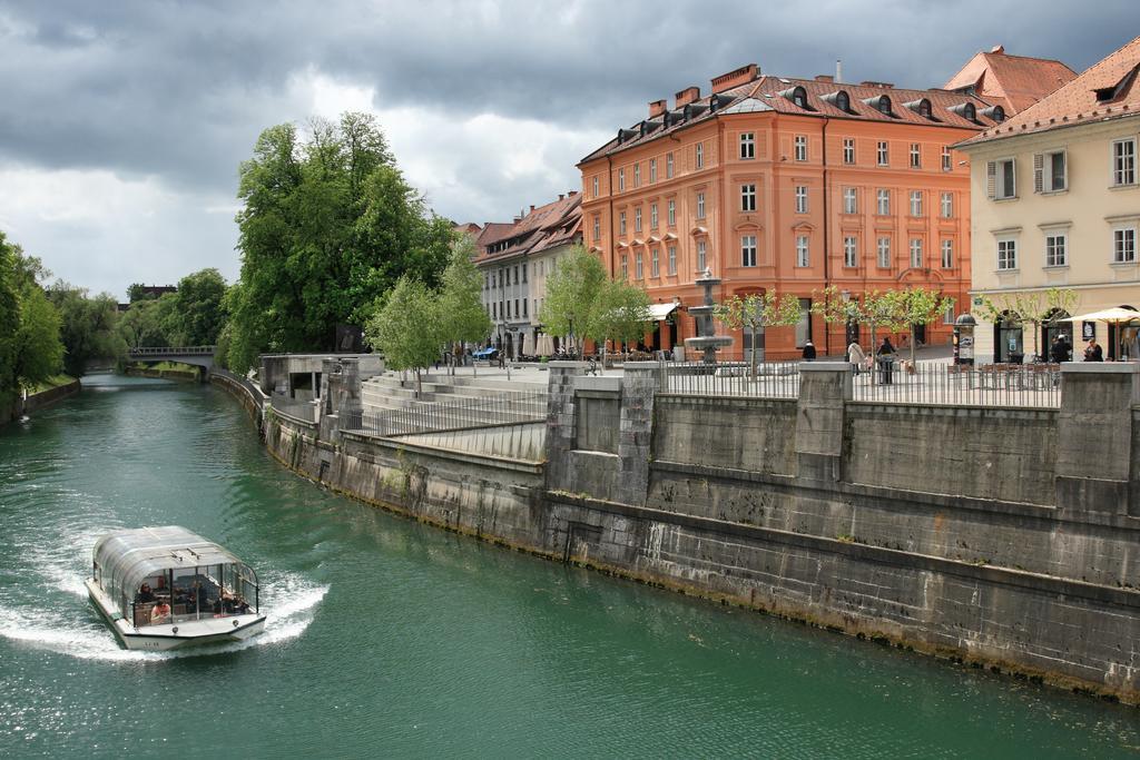 Aura Guesthouse Ljubljana Ngoại thất bức ảnh